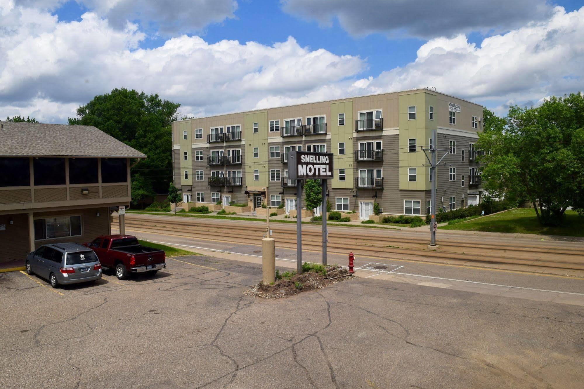 Snelling Motor Inn Mendota Екстериор снимка