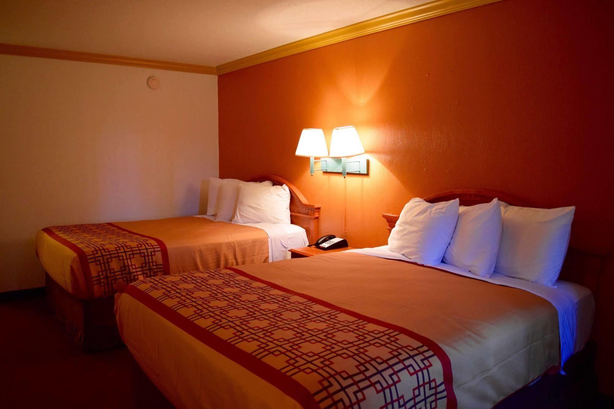 Snelling Motor Inn Mendota Екстериор снимка