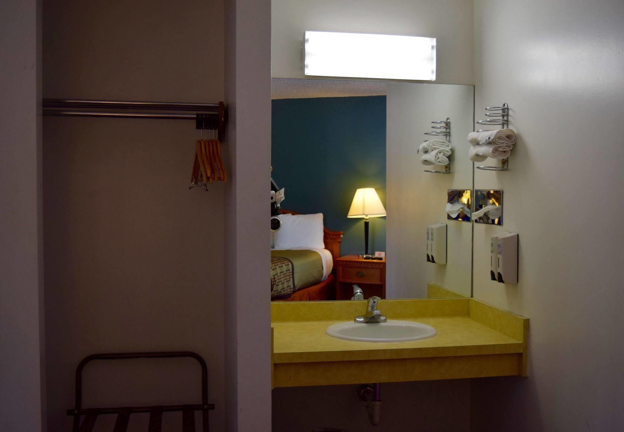 Snelling Motor Inn Mendota Екстериор снимка