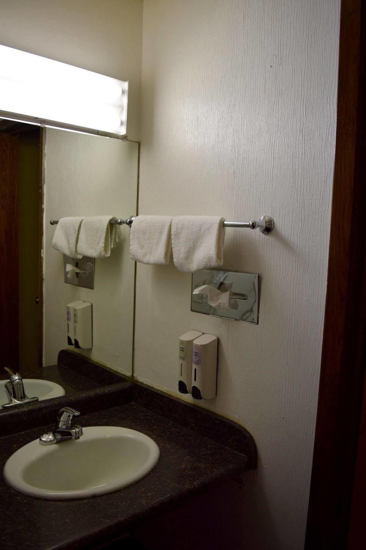 Snelling Motor Inn Mendota Екстериор снимка