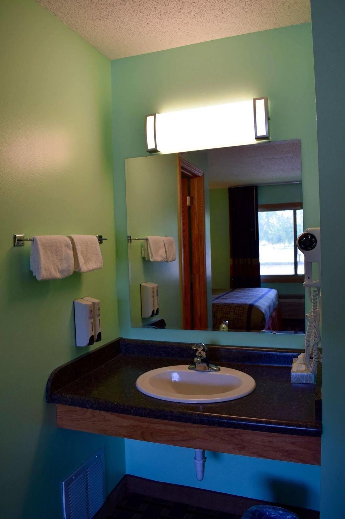 Snelling Motor Inn Mendota Екстериор снимка